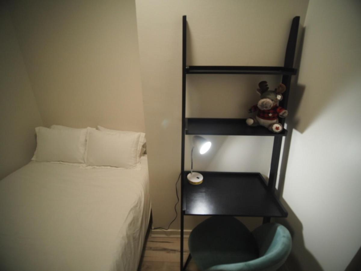 Cozy 1 Bedroom Centrally Located Hamilton Extérieur photo