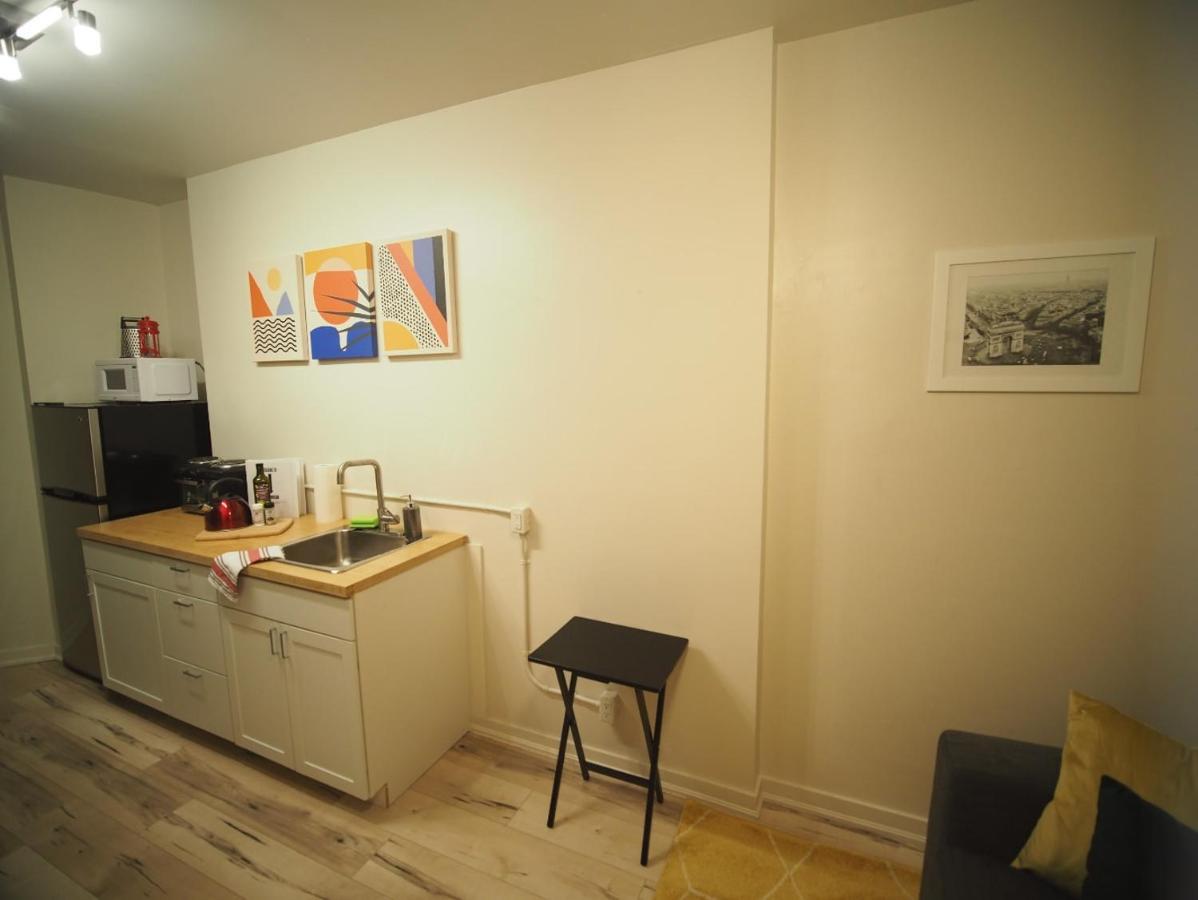 Cozy 1 Bedroom Centrally Located Hamilton Extérieur photo