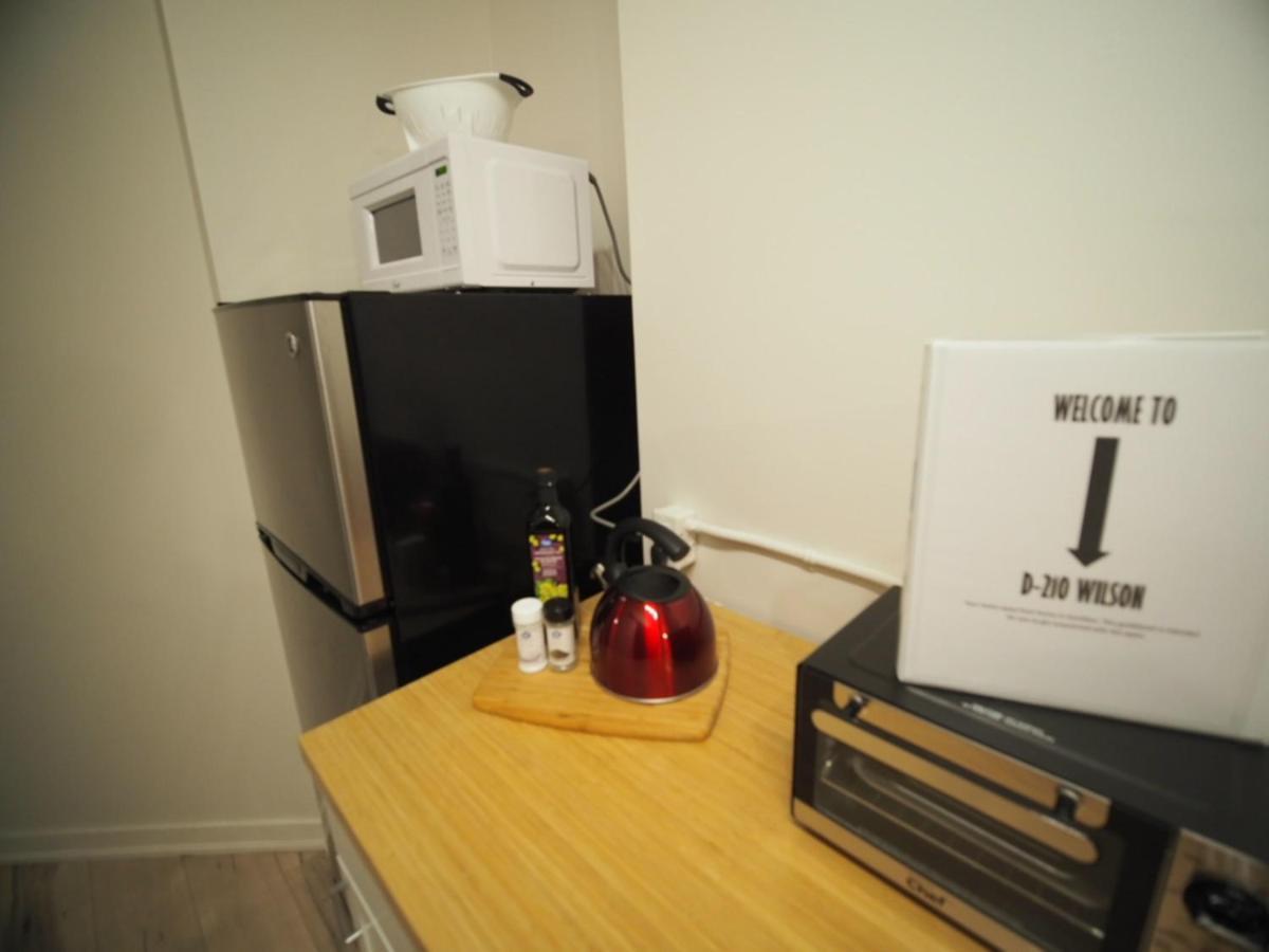 Cozy 1 Bedroom Centrally Located Hamilton Extérieur photo